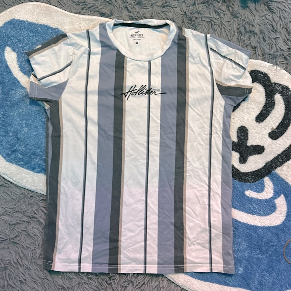 Small Hollister shirt worn around 3 times